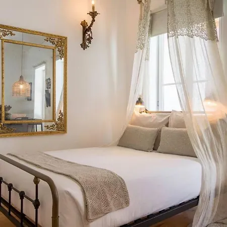 And Lovely With Balcony In * Porto