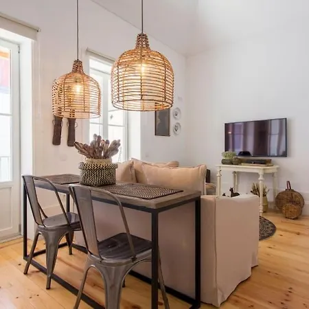 And Lovely With Balcony In Apartment *