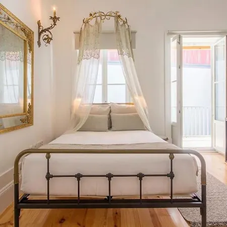 And Lovely With Balcony In Apartamento *
